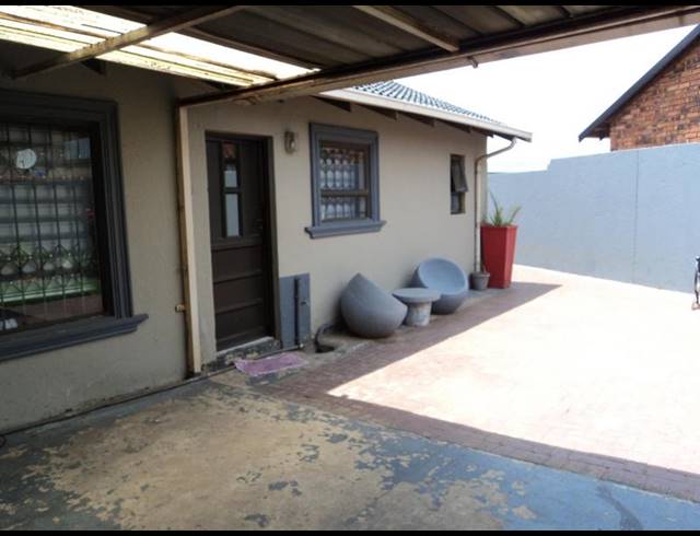 3 BEDROOM HOUSE FOR SALE IN DOBSONVILLE EXT 2